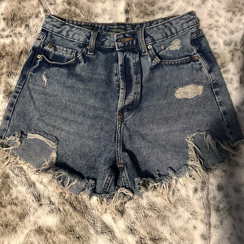 Wild Fable size 8 distressed shorts